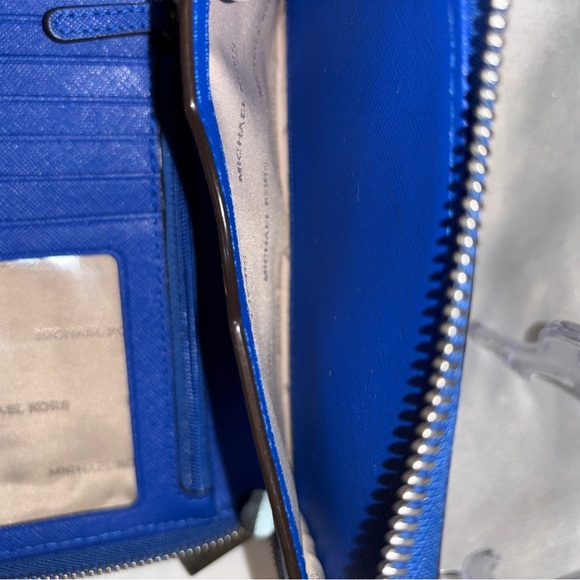 Michael Kors Blue Jet Set Large Pebbled Leather Smartphone Wallet - Picture 9 of 10